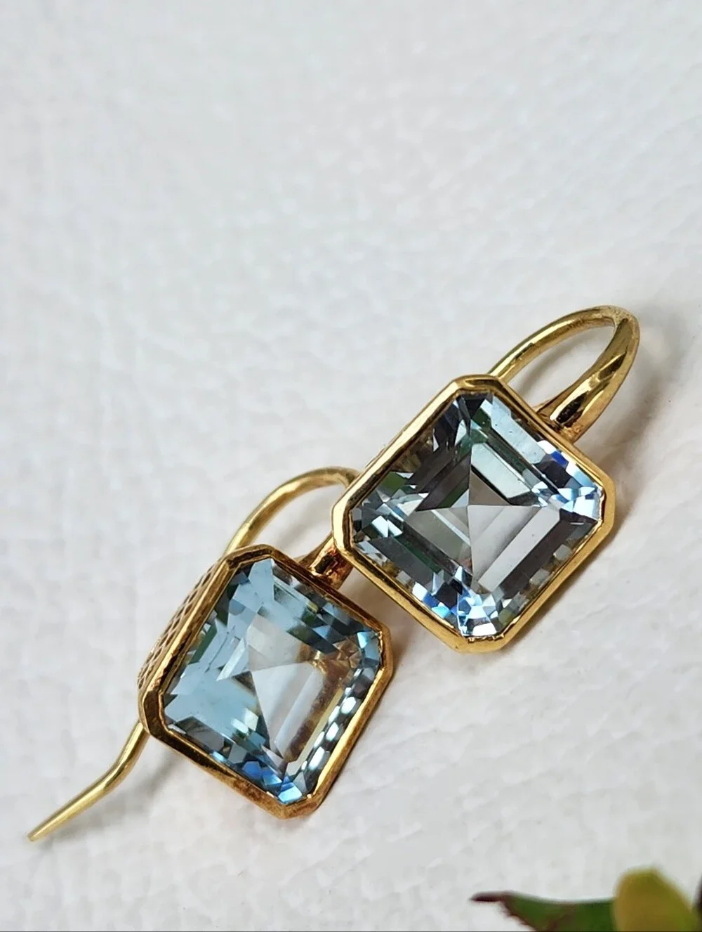 $5,000 Ray Griffiths 18kt Gold Asscher Cut Blue Topaz Drop Earrings